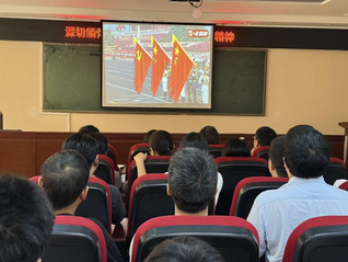 我院组织师生集中收看纪念中国人...